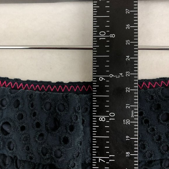 Kenar Women's Size 10 Navy Blue Eyelet Embroidered Zip Fly Casual Shorts - Picture 5 of 10